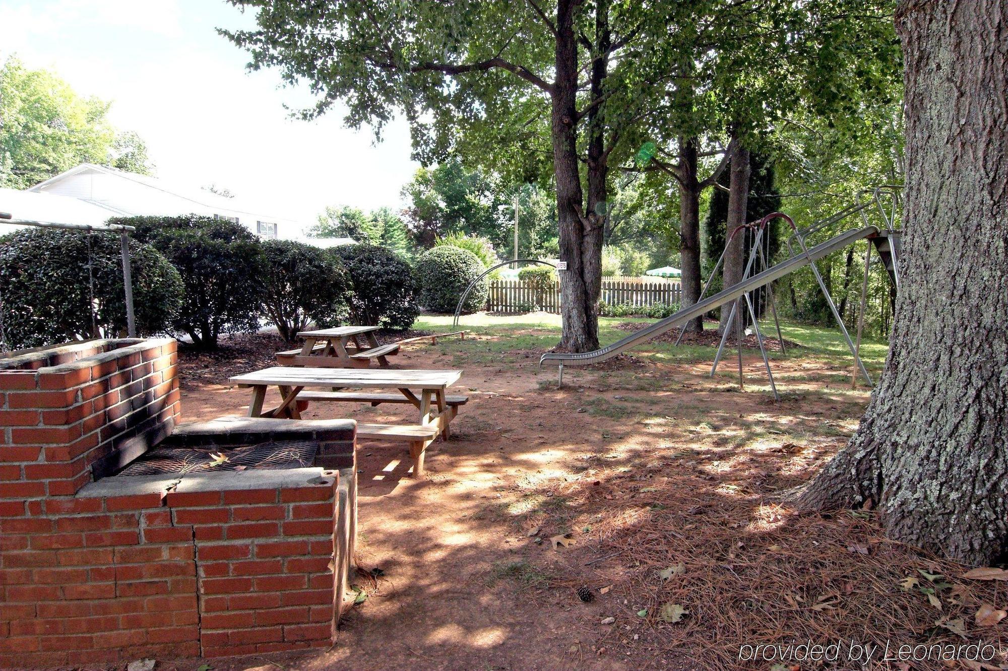 Durham Skyland Inn Exterior photo